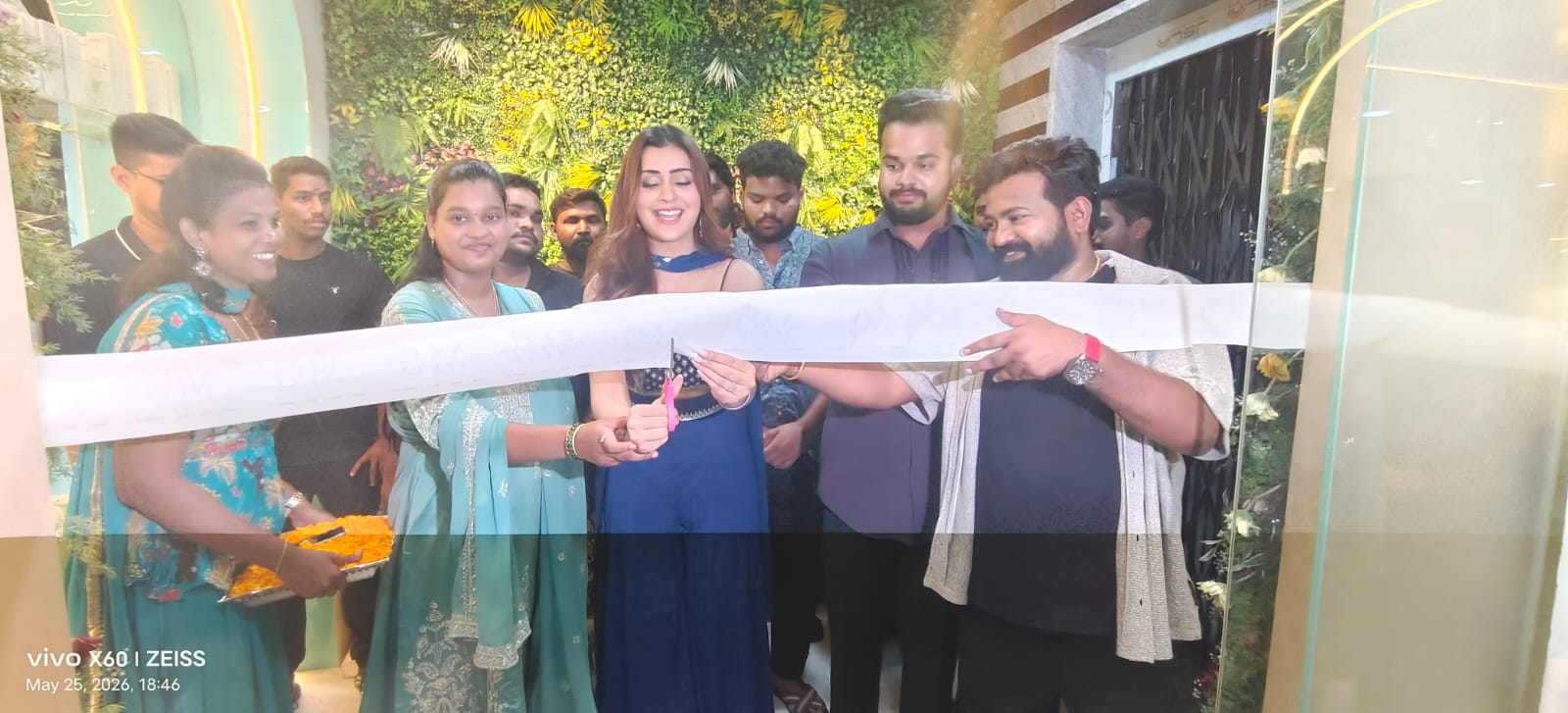 బెజవాడలో సినీతారల సందడి.. మార్క్స్ స్థూడియో ప్రారంభం !