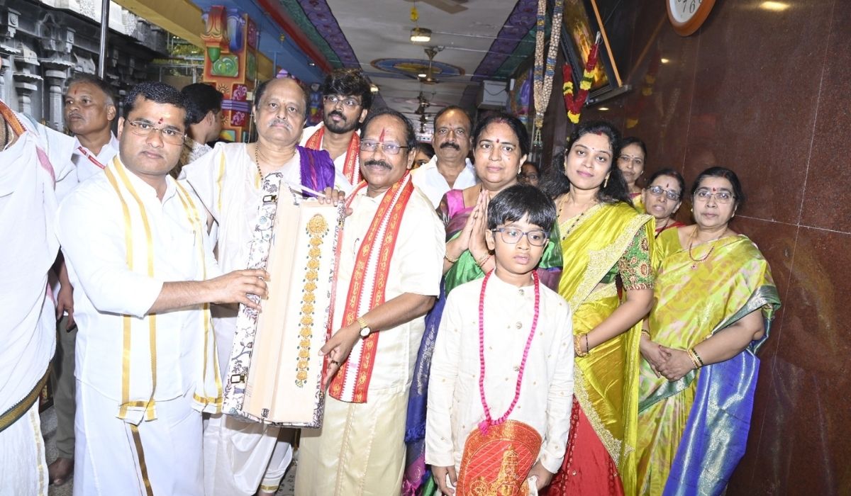 కనకదుర్గమ్మకు  రూ. 11 లక్షల విలువైన బంగారు జడ